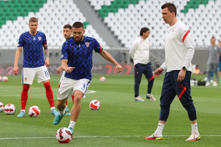Pogledajte kako su se Vatreni zagrijavali za Slovence: Modrić bombardirao, a na terenu im se pridružila i legenda