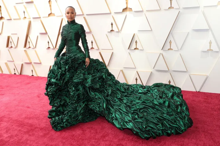 Sva sreća da je Jada Pinkett Smith obukla preludu haljinu i uspjela skrenuti pozornost s 'pobješnjelog' Willa