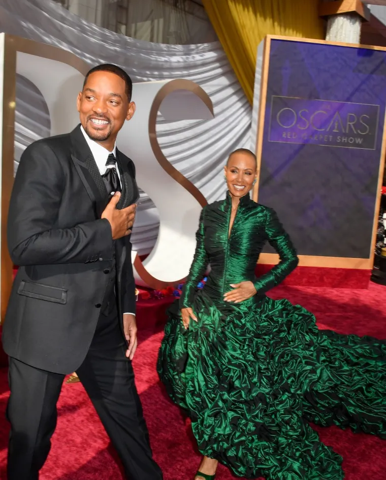 Sva sreća da je Jada Pinkett Smith obukla preludu haljinu i uspjela skrenuti pozornost s 'pobješnjelog' Willa