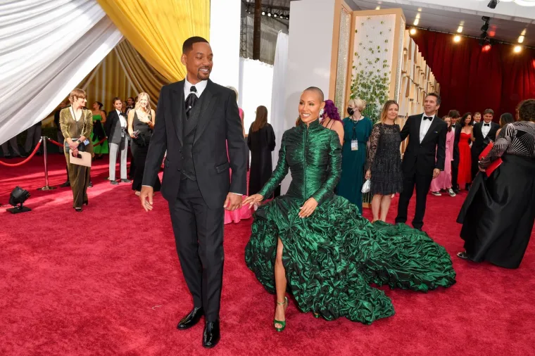 Sva sreća da je Jada Pinkett Smith obukla preludu haljinu i uspjela skrenuti pozornost s 'pobješnjelog' Willa
