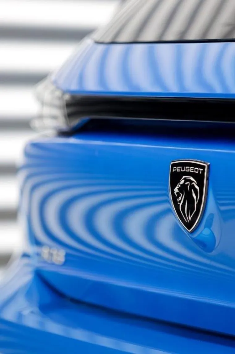 Ovaj automobil mijenja oblik kako bi se istaknuo u svom segmentu: duljina mu je 4,36 m (+11 cm), vjetrobransko staklo ima veći nagib i pomaknuto je unatrag, međuosovinski razmak povećan je za 55 mm i sada iznosi 2,675 m, a čime se povećava prostor za putnike u drugom redu, dok je visina niža za 20 mm i sada iznosi 1,44 m.
