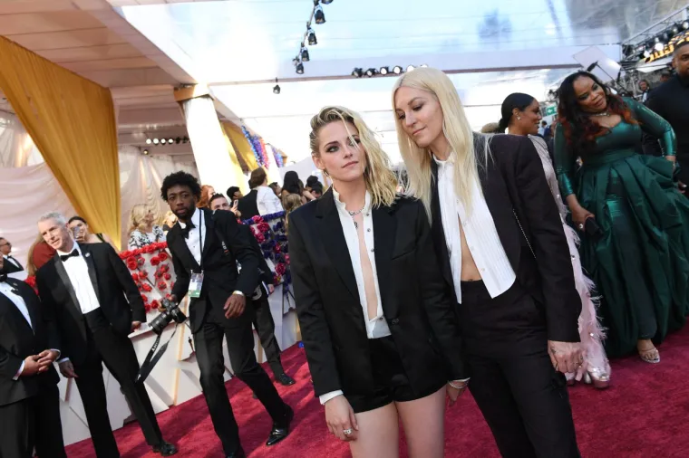 Kristen Stewart nasred crvenog tepiha navalila na zaručnicu: Vruće curke nisu se ni trudile obuzdati strasti