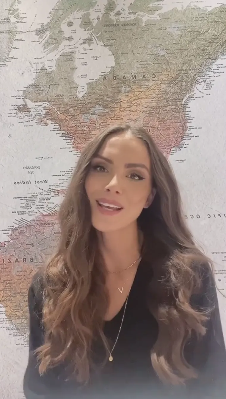 Rođena je 11. studenog 1985. godine u Novom Sadu. Ova poznata glumica u djetinjstvu se bavila jahanjem i skokovima u dalj. Karijeru je započela kao model i televizijska voditeljica, nastupajući na talijanskoj televiziji.