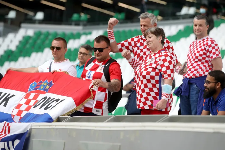 Bečari u katarskoj pustinji. Pogledajte prizore s Education City stadiona, ovo mogu samo Hrvati
