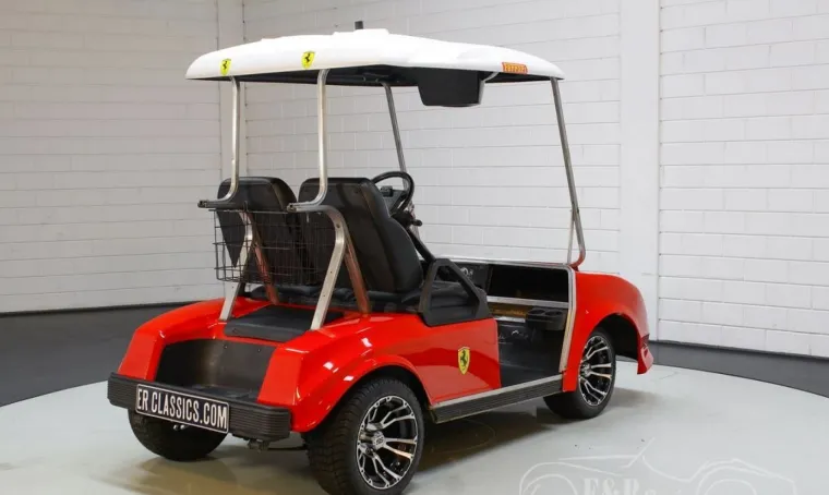 Ovaj &apos;mini Ferrari&apos; prodaje nizozemska aukcijska kuća E&amp;R Classics