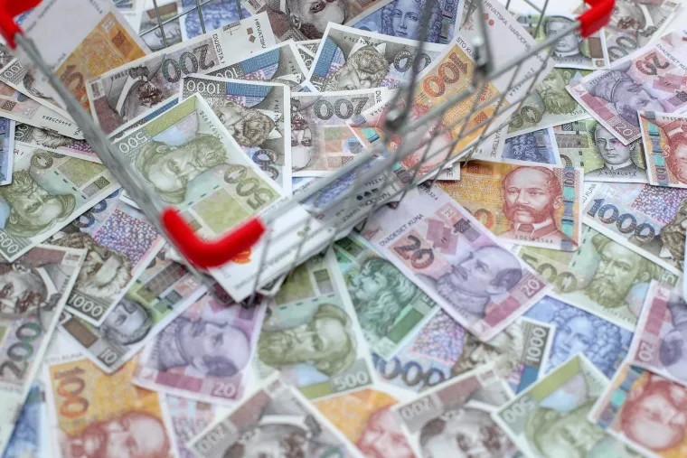 U mjesecu kada je uhićena Marina Lovrić Merzel javni dug Hrvatske iznosio je 265,8 milijardi kuna. Prema posljednjem podatku HNB-a za studeni 2021., on je tada iznosio 345 milijardi kuna.