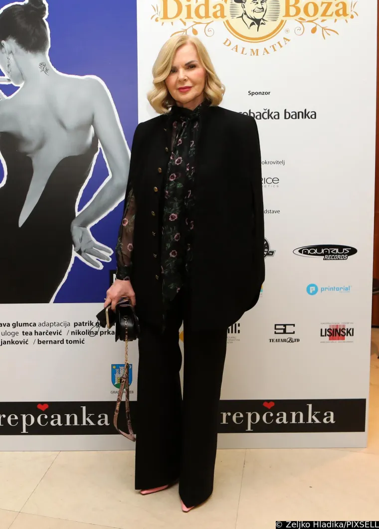 Njezin modni ukus otkriva sklonost prema vrhunskim dizajnerskim komadima, od odijela krojenih po mjeri, pa sve do luksuznih torbi čija se cijena kreće u tisućama eura. 