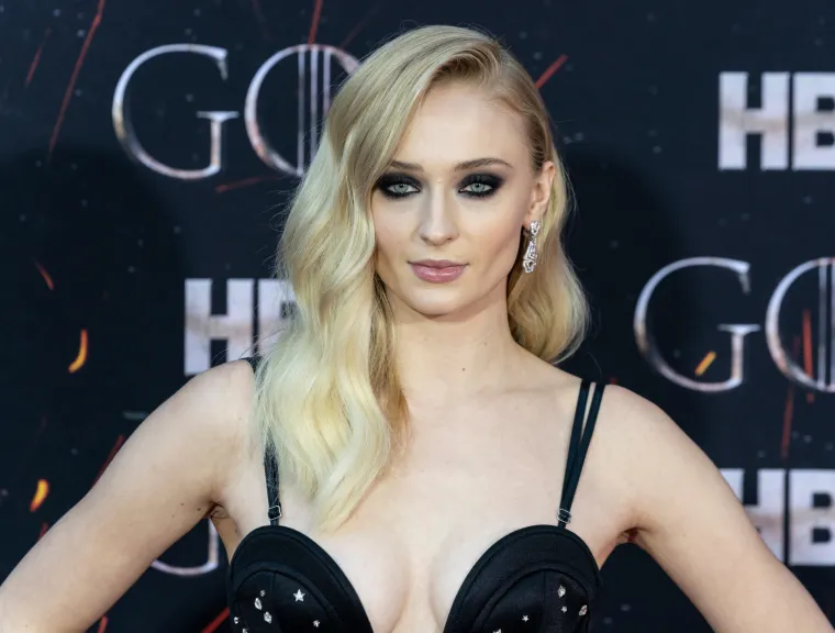Sophie Turner utjelovila je Sansu Stark u &quot;Igri prijestolja&quot;, a upravo je na setu poznate serije saznala da zna beatboxati. Dok je Jack Gleeson na setu repao, ona je beatboxala.