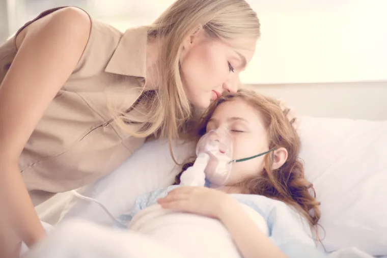 3. &quot;Moja je kći bila dva dana u medicinski induciranoj komi zbog utapanja. Potpuno se oporavila, ali stvari koje nam je rekla su me prestrašile. Rekla nam je da se igrala čajanke s mojim mrtvim roditeljima, a zatim je opisala kako joj je odbijen ulazak na vrata raja jer joj je &apos;Sv. Patrik&apos; rekao da još nije vrijeme. Znam da bi to trebao biti Sveti Petar, ali nosila sam majicu na kojoj piše: &apos;Sv. Patrik je moj dečko&apos;, a ona je uzbuđeno uzviknula da ga je upoznala. Posljedice su bile iznimno čudne. Ona je dobra mentalno, fizički i emocionalno, ali sada vidi duhove. Mogla bih napisati cijelu seriju o tome što ona vidi i stvarima koje mi je rekla. Najnovija se dogodila prije nekoliko mjeseci nakon što je njezin stric, moj šogor, iznenada preminuo.&quot; 
