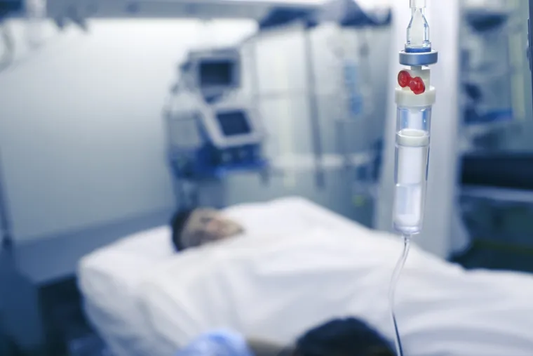 10. "Mogu to usporediti samo s onime kad si mali i kad se probudi&scaron; u prijateljevoj kući i ne zna&scaron; gdje si. Bio sam u komi dva mjeseca nakon te&scaron;ke prometne nesreće. Probudio sam se sam u bolničkoj sobi i nisam imao pojma &scaron;to se dogodilo, niti za&scaron;to sam tamo. Iz nekog razloga, mislio sam da imam 60 godina, a bio sam u dvadesetima. Imao sam protezu za vrat zbog slomljenog vrata pa sam zaključio da ne&scaron;to nije u redu s mojim vratom, ali nisam bio siguran kako i &scaron;to se dogodilo. Bio sam paranoičan i upla&scaron;en, ali nisam znao za&scaron;to sam tamo. Pomoću tragova sam poku&scaron;ao shvatiti za&scaron;to sam u bolnici. Bilo je zastra&scaron;ujuće. Koma nije medicinski izazvana, već sam bio u njoj zahvaljujući o&scaron;tećenju mozga. Nakon otprilike pet minuta odlučio sam se vratiti na spavanje. Dva mjeseca sna nisu bila dovoljno duga."