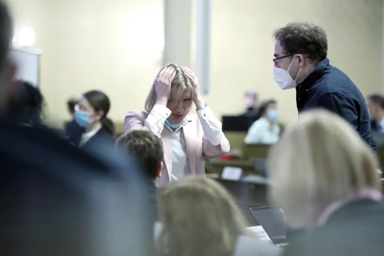 Zvuk sirene upla&scaron;io zagrebačke zastupnike, pogledajte njihovu reakciju