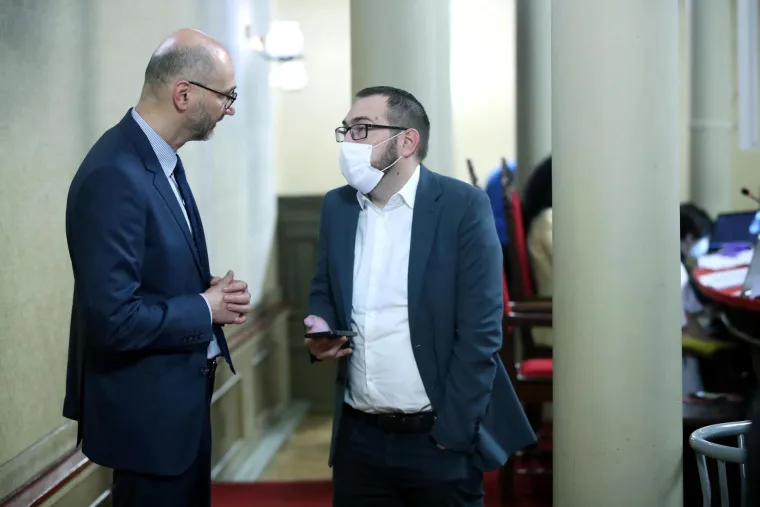 Zvuk sirene upla&scaron;io zagrebačke zastupnike, pogledajte njihovu reakciju