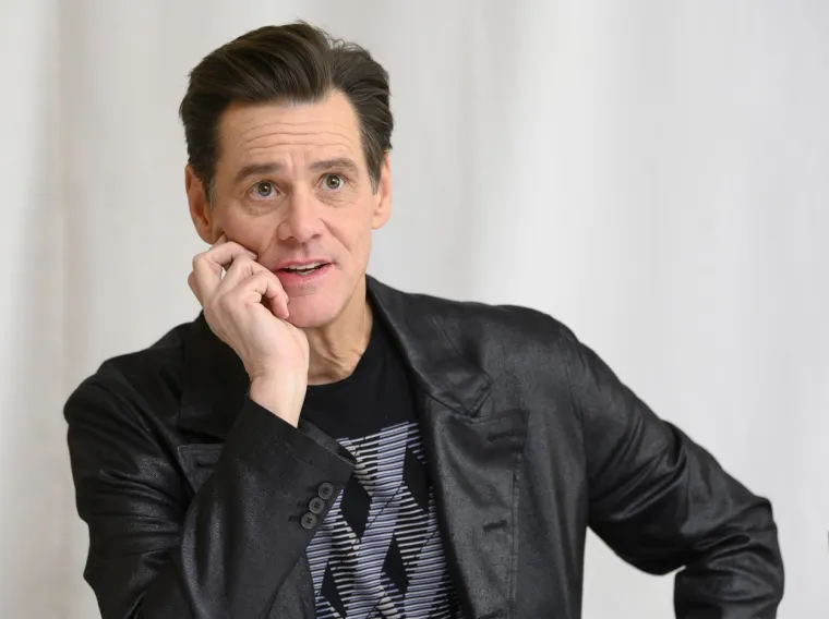 &quot;Bob je bio apsolutni dragulj ljudskog bića. Bio je pun ljubavi, bio je zabavan, bio je bolestan. Njegov smisao za humor bio je neuobičajen&quot;, rekao je Carrey. Glumac je dodao da je Saget bio &quot;divan dečko za sve&quot; te da je bio jedan od prvih ljudi s kojima se povezao kad se preselio u Los Angeles.