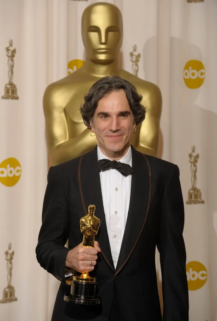 Daniel Day-Lewis napunio je 60 godina kada se odlučio povući iz glume. Iako mnogi ljudi odlaze u mirovinu u 60-ima, vijest je šokirala njegove obožavatelje.