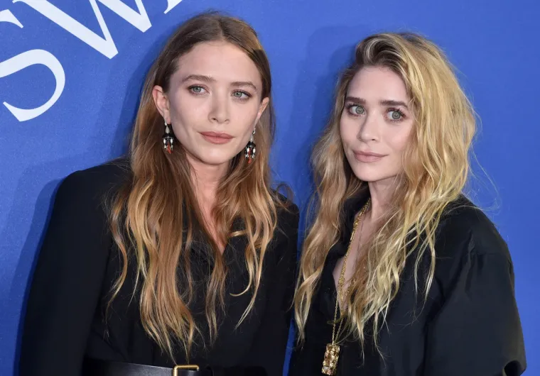 Blizanke Mary-Kate i Ashley Olsen bile su velike zvijezde kad su bile djevojčice. Nakon što su završile fakultet i započele karijeru u modi, 2012. godine odlučile su se povući iz glume.