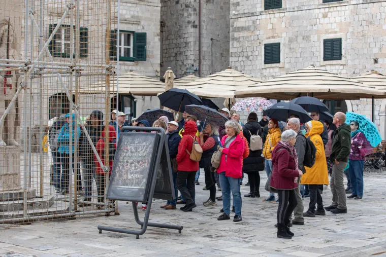 Turisti u sve većem broju pristižu u Dubrovnik
