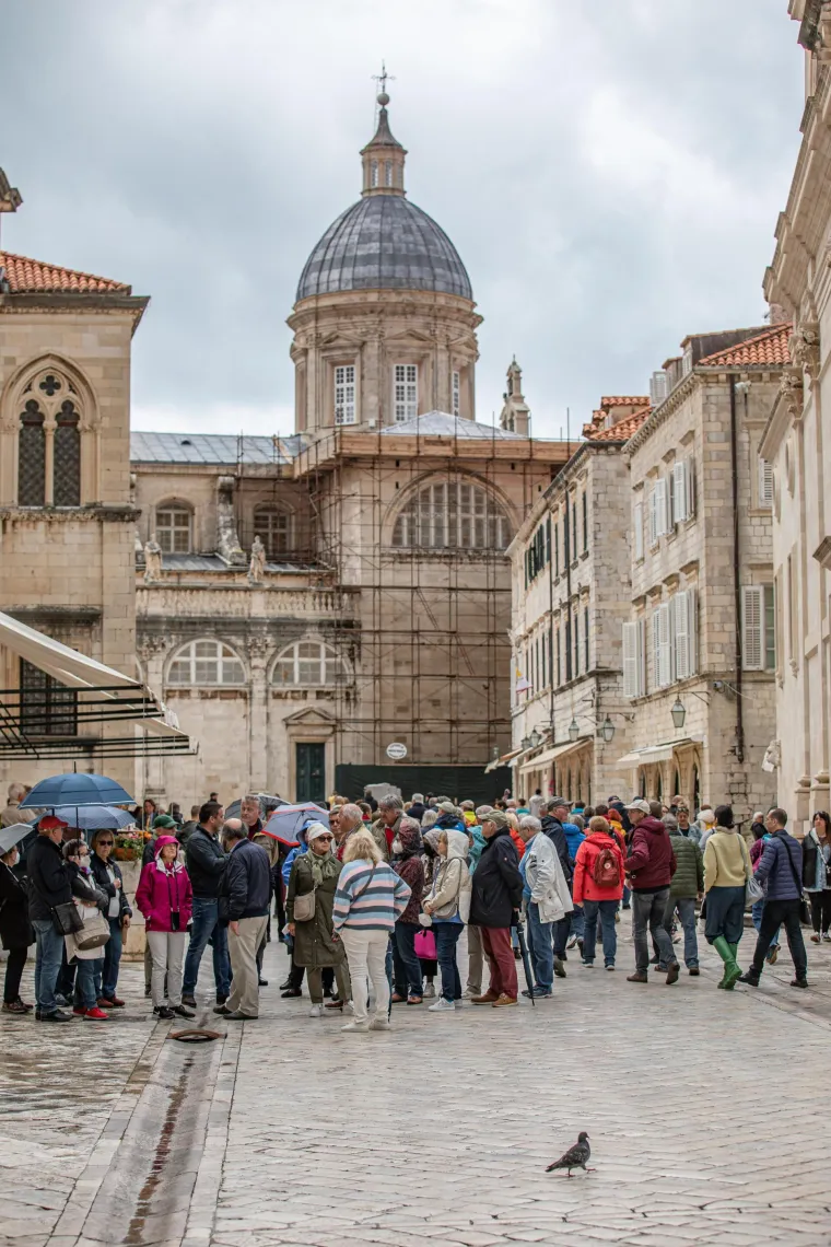 Turisti u sve većem broju pristižu u Dubrovnik