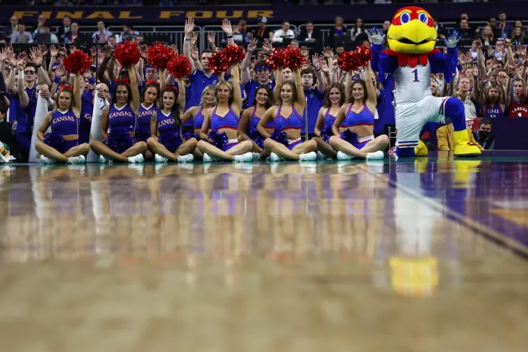 Spektakl u New Orleansu. Kansas trica&scaron;kom kanonadom razvalio Villanovu na velebnom stadionu. Pogledajte prizore nezapamćenog ludila