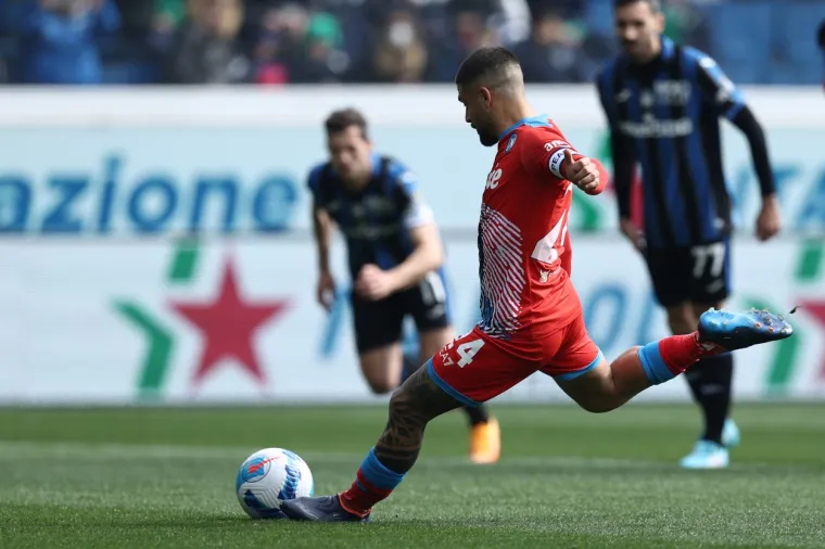 Atalanta postavila živi zid. Onda je loptu u ruke uzeo Insigne. Bergamo je zanijemio