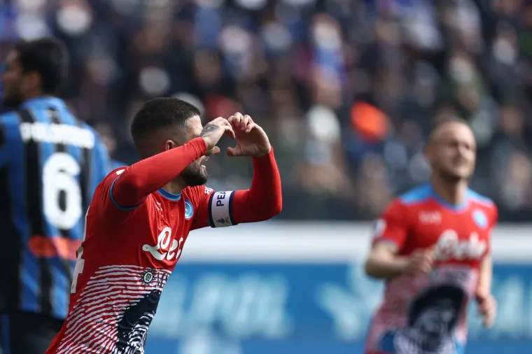 Atalanta postavila živi zid. Onda je loptu u ruke uzeo Insigne. Bergamo je zanijemio