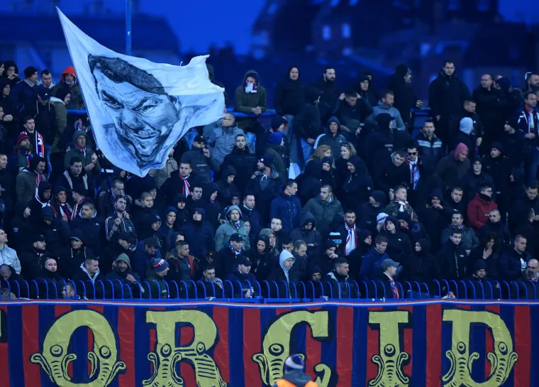 Uslijed VAR promjena sudačkih odluka kakve hrvatski nogomet ne pamti, Kohorta i Torcida vrijeđali glavnog suca