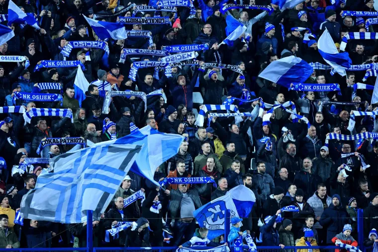 Uslijed VAR promjena sudačkih odluka kakve hrvatski nogomet ne pamti, Kohorta i Torcida vrijeđali glavnog suca