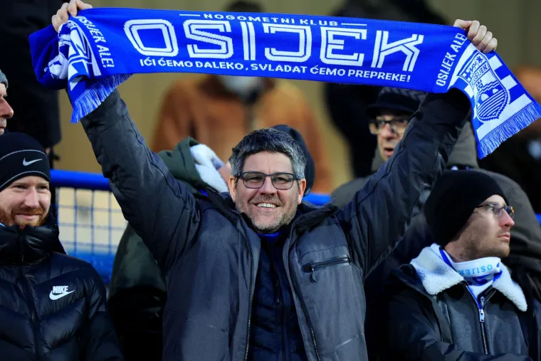 Uslijed VAR promjena sudačkih odluka kakve hrvatski nogomet ne pamti, Kohorta i Torcida vrijeđali glavnog suca