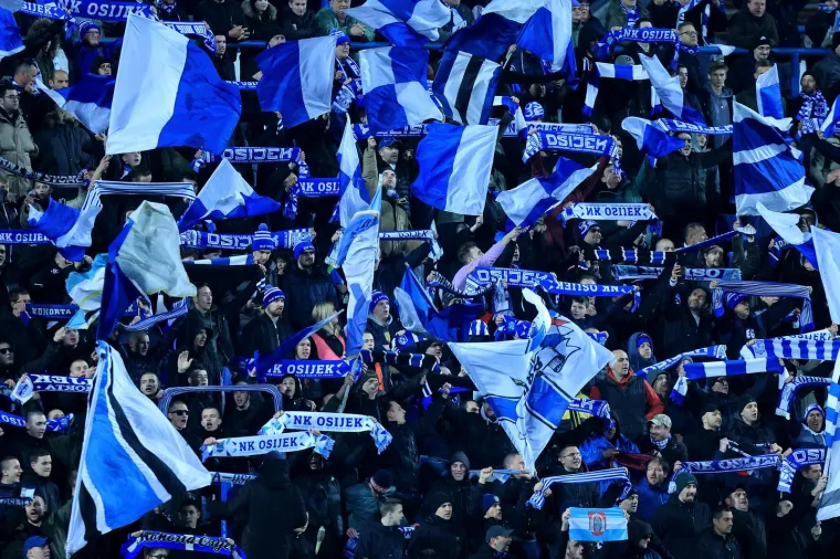 Uslijed VAR promjena sudačkih odluka kakve hrvatski nogomet ne pamti, Kohorta i Torcida vrijeđali glavnog suca