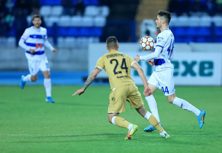 Osijek i Hajduk odigrali nevjerojatno prvo poluvrijeme u Gradskom vrtu. Fran Jović centralna figura. Još mu na kraju otkazala i oprema