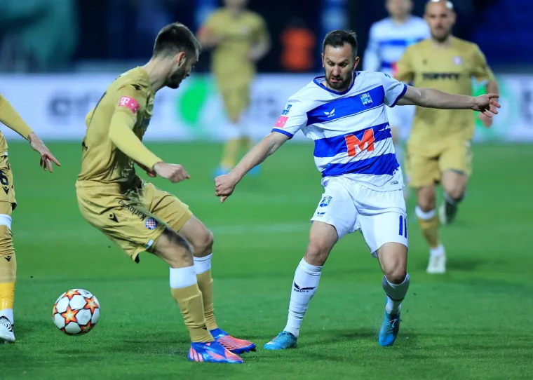 Osijek i Hajduk odigrali nevjerojatno prvo poluvrijeme u Gradskom vrtu. Fran Jović centralna figura. Još mu na kraju otkazala i oprema