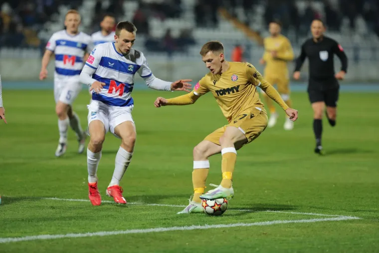Osijek i Hajduk odigrali nevjerojatno prvo poluvrijeme u Gradskom vrtu. Fran Jović centralna figura. Još mu na kraju otkazala i oprema