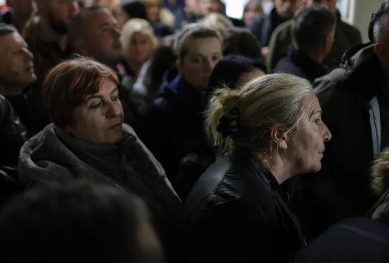 Velike gužve stvaraju se na birali&scaron;tima za kosovske Srbe, gdje pristižu brojnim autobusima
