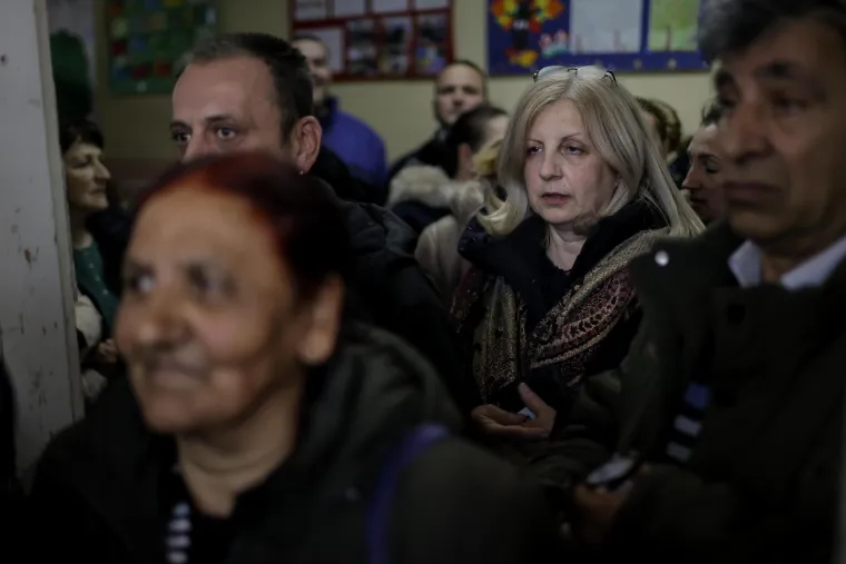 Velike gužve stvaraju se na birali&scaron;tima za kosovske Srbe, gdje pristižu brojnim autobusima