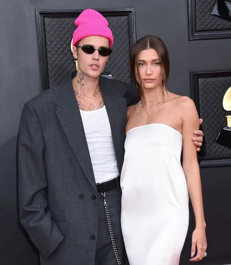 Trbuščić Hailey Bieber je glavna tema, dok se sa Justinom sprdaju: 'Ovo je odijelo za Shaquillea O'Neala'