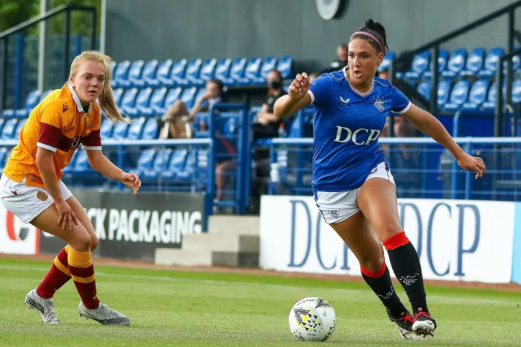 Je li ona najzgodnija nogometa&scaron;ica u Hrvatskoj? Vruća Venecuelanka koja igra za Split prava je 'bomba'