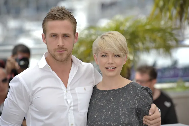 Dok su glumili bračni par u filmu &quot;Blue Valentine&quot;, redatelji su ih zamolili da se budu cimeri na tjedan dana. Michelle Williams i Ryan Gosling toliko su voljeli zajednički život da su na kraju ostali mjesec dana u istom stanu, a i danas su dobri prijatelji.