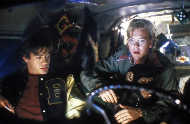 Robert Downey Jr. i Kiefer Sutherland zajedno su živjeli 3 godine, nakon što su se upoznali na snimanju filma 1969. Kiefer je čak tješio Downeyja Jr. kada je prolazio kroz težak period s tadašnjom djevojkom Sarah Jessicom Parker.