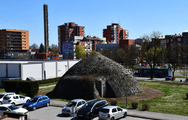 Pogledajte stari zapušteni bunker iz doba NDH u blizini srca ovog hrvatskog grada