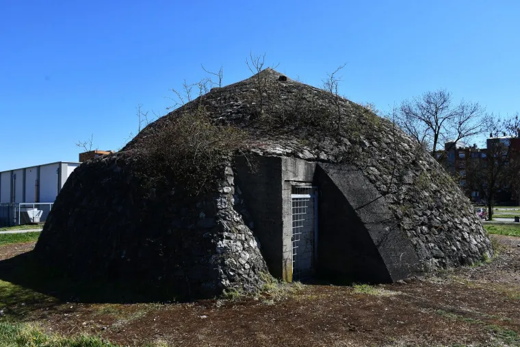 Pogledajte stari zapušteni bunker iz doba NDH u blizini srca ovog hrvatskog grada