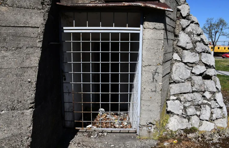 Pogledajte stari zapušteni bunker iz doba NDH u blizini srca ovog hrvatskog grada
