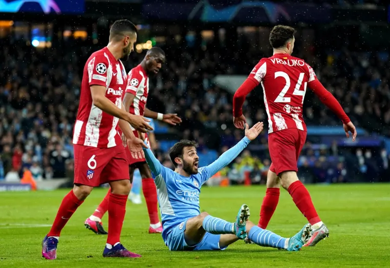 &Scaron;ime Vrsaljko od prve minute počeo dvoboj giganata u Manchesteru. Pogledajte ga u akciji protiv moćnog Cityja