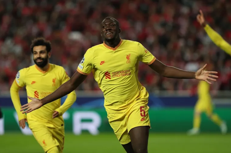 Brineta se pojavila ispred stadiona u Lisabonu. Svi su živi buljili u tajanstvenu ljepoticu