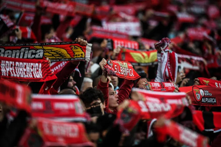 Brineta se pojavila ispred stadiona u Lisabonu. Svi su živi buljili u tajanstvenu ljepoticu