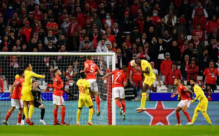 Brineta se pojavila ispred stadiona u Lisabonu. Svi su živi buljili u tajanstvenu ljepoticu