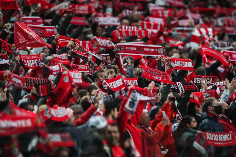 Brineta se pojavila ispred stadiona u Lisabonu. Svi su živi buljili u tajanstvenu ljepoticu