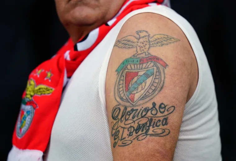 Brineta se pojavila ispred stadiona u Lisabonu. Svi su živi buljili u tajanstvenu ljepoticu