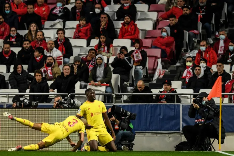 Brineta se pojavila ispred stadiona u Lisabonu. Svi su živi buljili u tajanstvenu ljepoticu