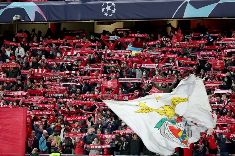 Brineta se pojavila ispred stadiona u Lisabonu. Svi su živi buljili u tajanstvenu ljepoticu