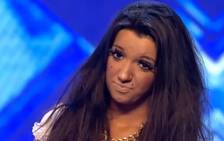 Vjerujemo da su je neki među vama već prepoznali, Chloe Khan (29) upravo je ona djevojka koju su 2010. godine ispratili iz britanskog X Factora uz riječi žirija da prema njoj osjeća sažaljenje, međutim taj neuspjeh nije ju obeshrabrio i danas zarađuje više od šest milijuna kuna mjesečno!