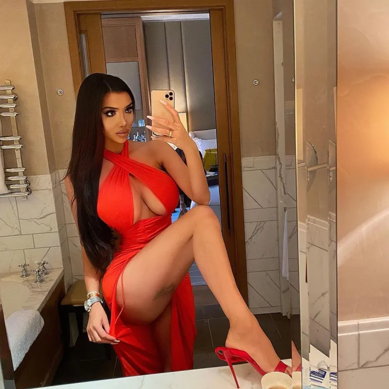 Kasnije je živjela i u Las Vegasu i Dubaiju, a i danas se vrlo rado hvali time što je dospjela do statusa Playboyeva modela.